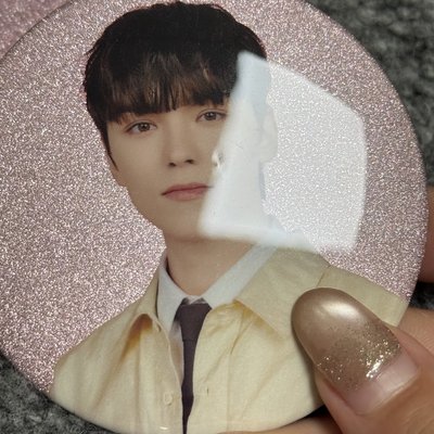 HOLIDAY徽章 秀俊奎率