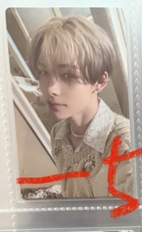 迷五專卡 有兩張有大凹痕