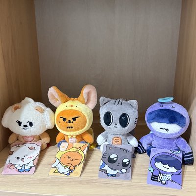 坐姿娃+拍立得*1+五十元小卡*2