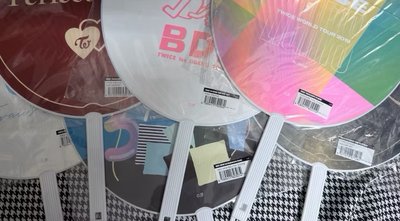 （現貨全新未拆 紙箱寄出）twice 子瑜四巡 日本 日巡 演唱會 大扇 扇子 大王扇 應援扇