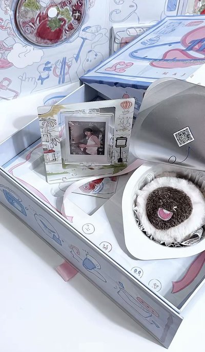 馬嘉祺22歲生日禮已拆全套