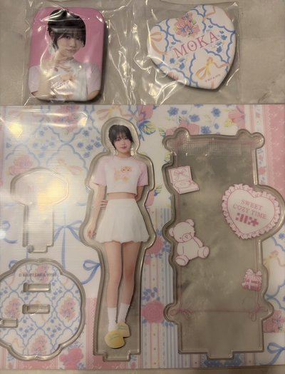 Illit 一番賞 萌花 立牌+徽章 一組一起賣