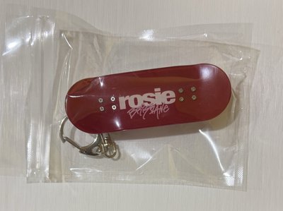 Rosé rosie 滑板鑰匙圈、快閃扭蛋 透明滑板鑰匙圈（稀有款）