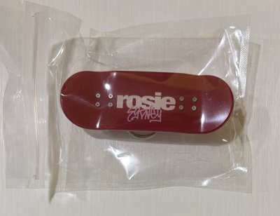 Rosé rosie 滑板鑰匙圈、快閃扭蛋 透明滑板鑰匙圈（稀有款）