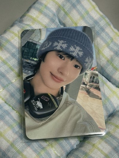 年幼的耳機燦榮