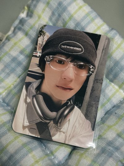 年幼的耳機燦榮