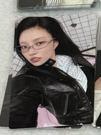 電子專玧（左）