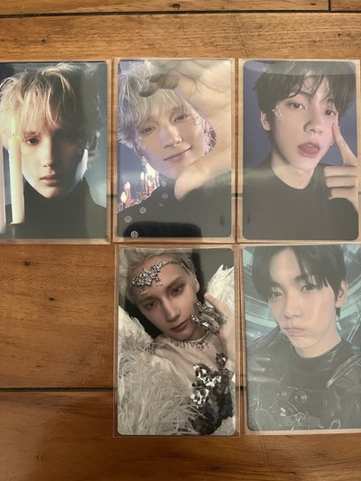 專輯、小卡、週邊