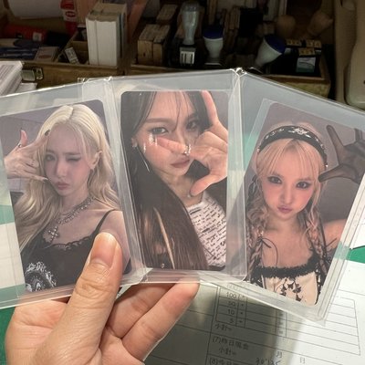 VIVIZ 迷你四 VERSUS JJMIZE簽售卡 銀河 信飛 嚴智