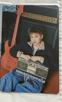 李常赫可以彈吉他給我聽嗎