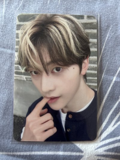 咬手指修（中背）