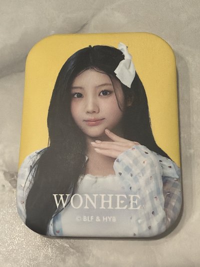 Illit 沅禧立牌+文件夾 一組一起賣 贈圖二