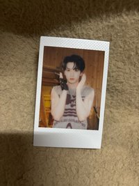 嚴浩翔 捧臉拍立得