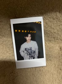 丁程鑫 灰衣拍立得