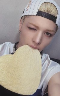 BTL yzy 2.0 幸運卡 