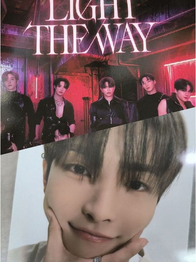 ateez light the way海報/弘中特典