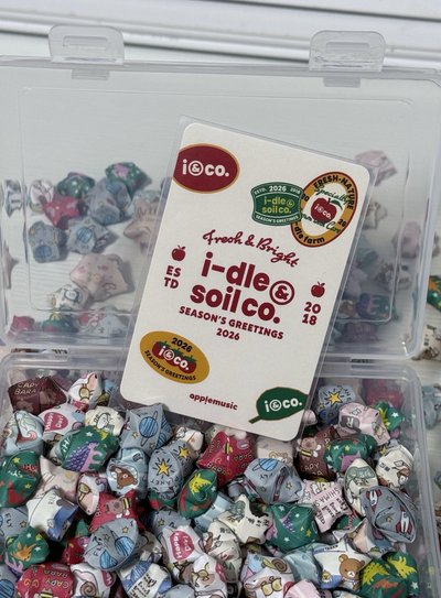 idle 年曆am特典 戳臉面