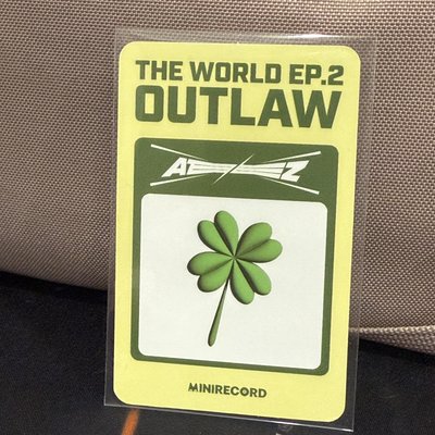 OUTLAW MINIRECORD 3.0 簽售卡  你的幸運草 崔傘San