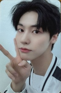 迷你六 AWAKENED BY 專輯卡 