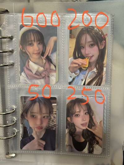 QWER小卡盤（有附娜的手燈裝飾）