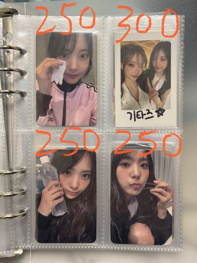 QWER小卡盤（有附娜的手燈裝飾）