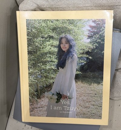TWICE Yes I am Tzuyu 1st photobook黃版（無小卡）