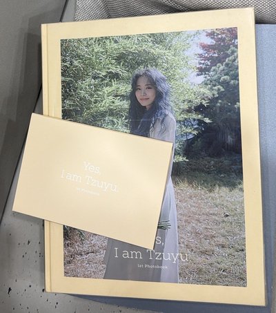TWICE Yes I am Tzuyu 1st photobook黃版（無小卡）