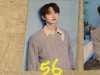 俊56逛街腳沒力躺躺牆壁