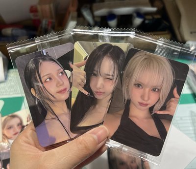 VIVIZ 正規一 A Montage of () K4簽售卡 銀河 信飛 嚴智