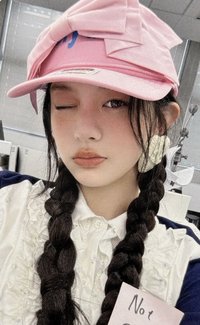 NOT CUTE ANYMORE hmv 幸運卡 