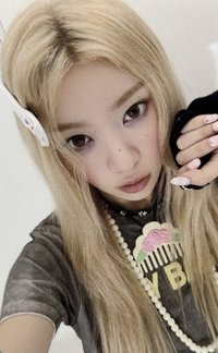 NOT CUTE ANYMORE hmv 幸運卡 