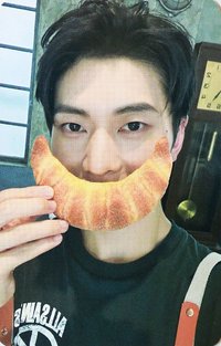 正規一 wm 2.0 簽售卡 牛角麵包 ver.