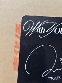 娜璉(左)背面有明顯瑕