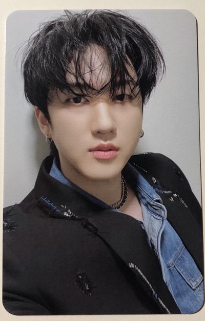 猜是誰的手指，答案在圖二