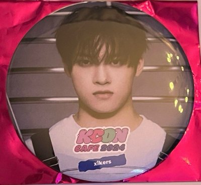 KCON JAPAN 2024 Cafe 咖啡廳徽章 xikers 絕版
