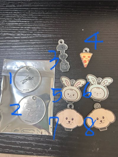 成員自製壓克力吊飾