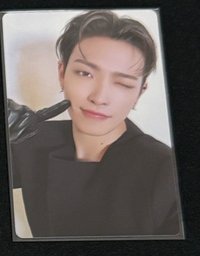 一隻手指戳臉頰