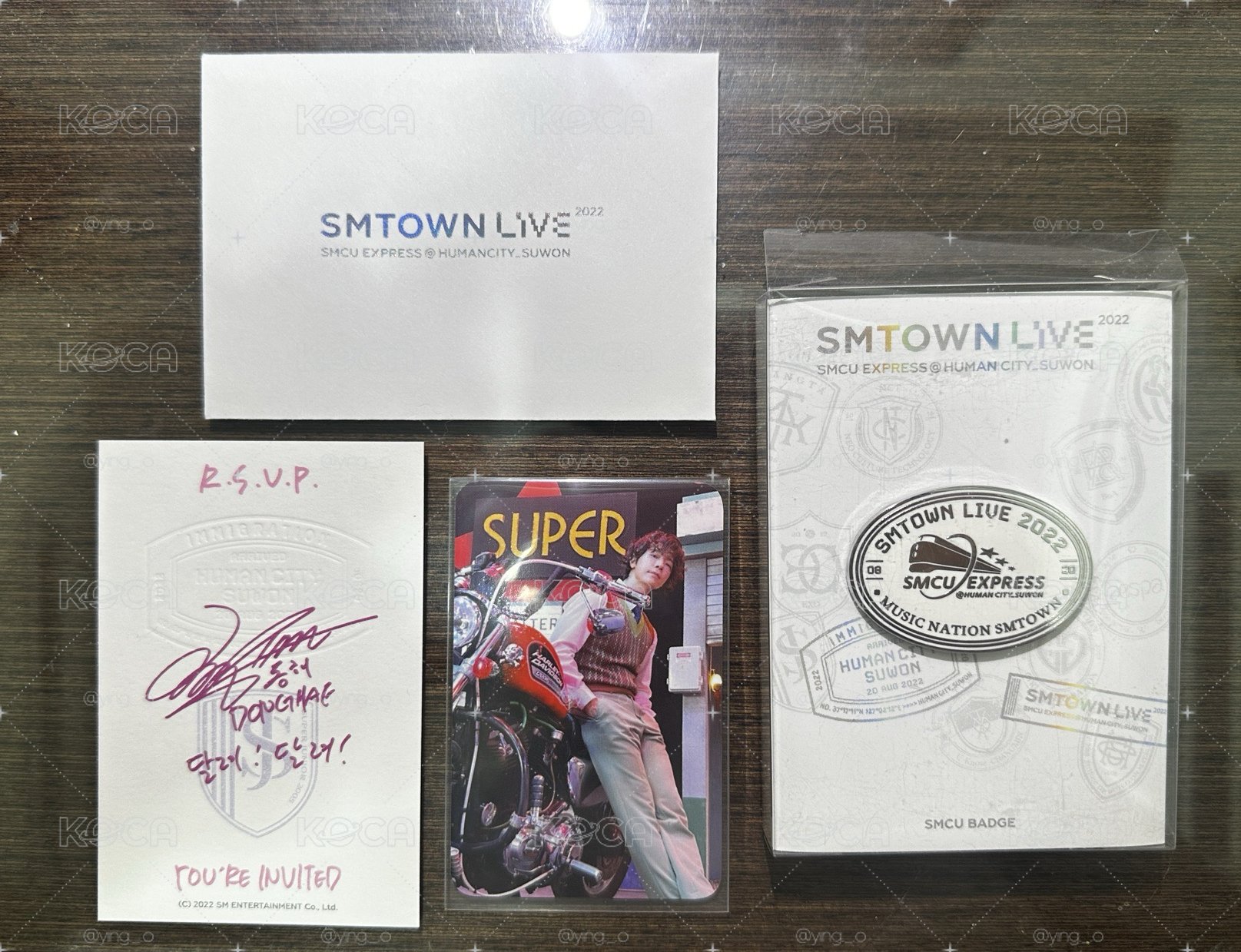 2022SM town live 邀請函+徽章+東海小卡