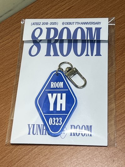 潤 七週年 8ROOM 鑰匙圈 含卡