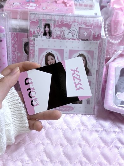 ITZY 禮志 專卡