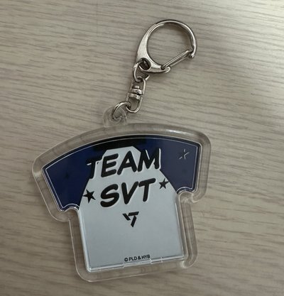 秀 Follow again衣服壓克力吊飾