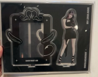 SHOW WHAT I AM 立牌  員