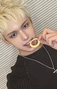 正規一 km 簽售卡 