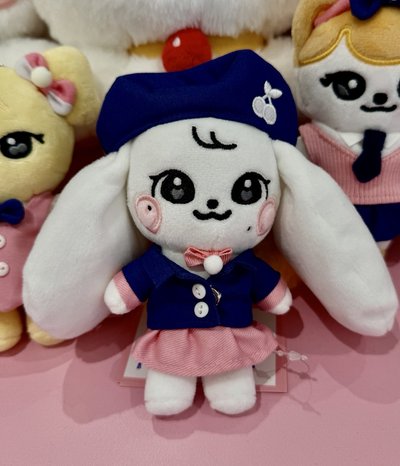 張員瑛 校服吊飾玩偶