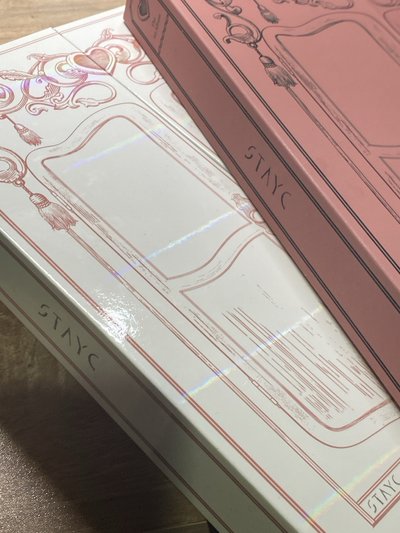 STAYC 1st Album : Metamorphic