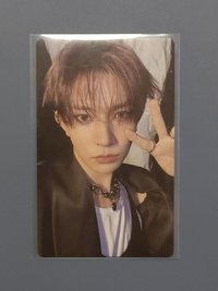 上方邊緣處有小損--；