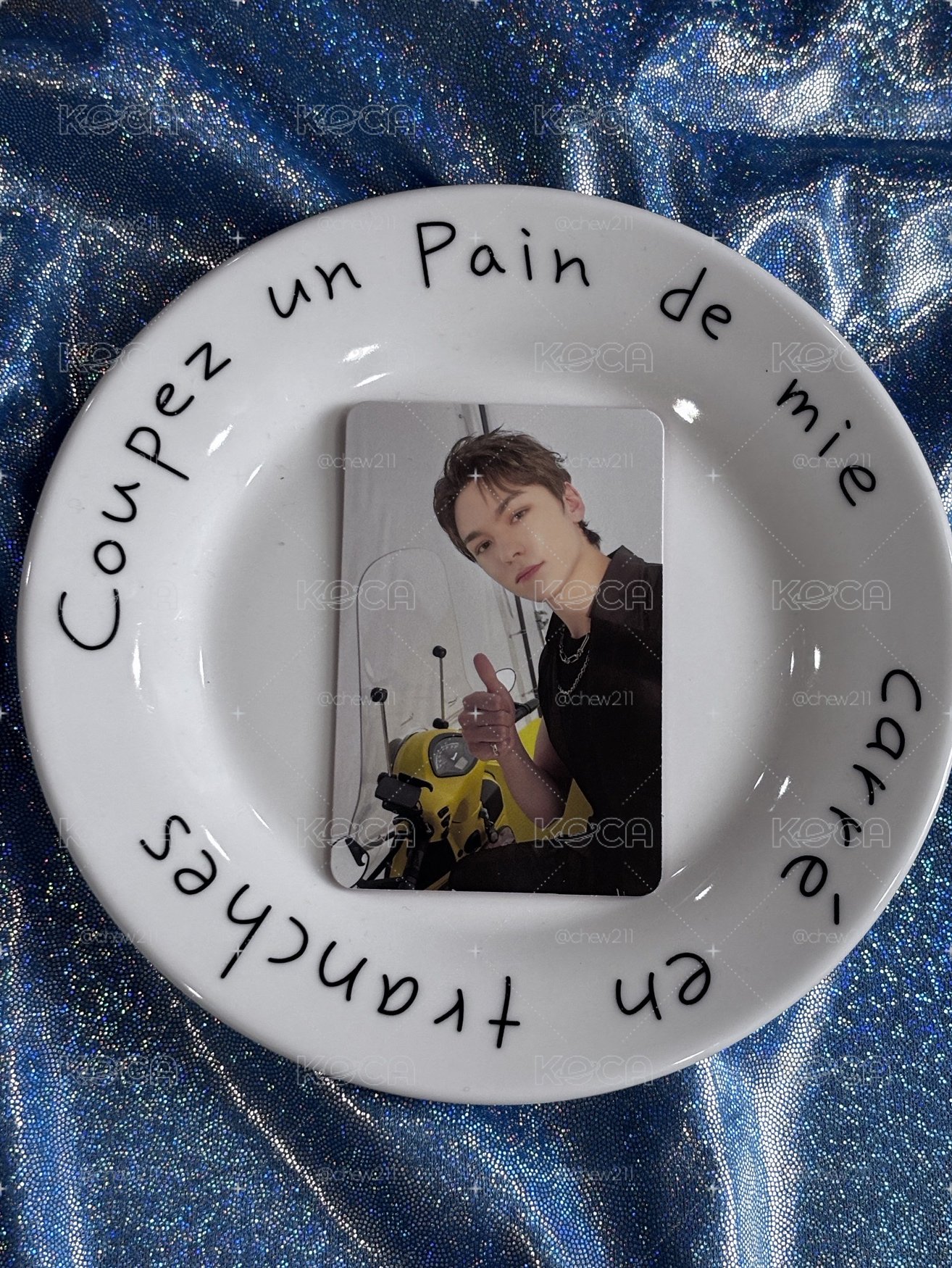 崔瀚率騎黃色機車很開心所以比讚