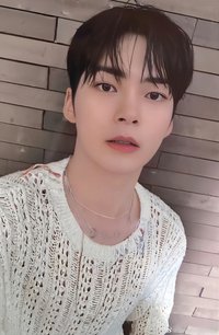 Singles oy CLEAN香水 代言卡 