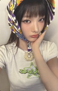 NOT CUTE ANYMORE 環球 來日紀念 幸運卡 