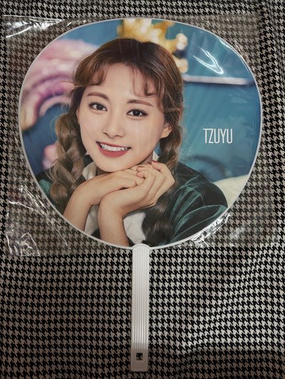 （全新有原袋，紙箱寄出）Twice 三週年日巡 周子瑜 大扇 扇子 演唱會